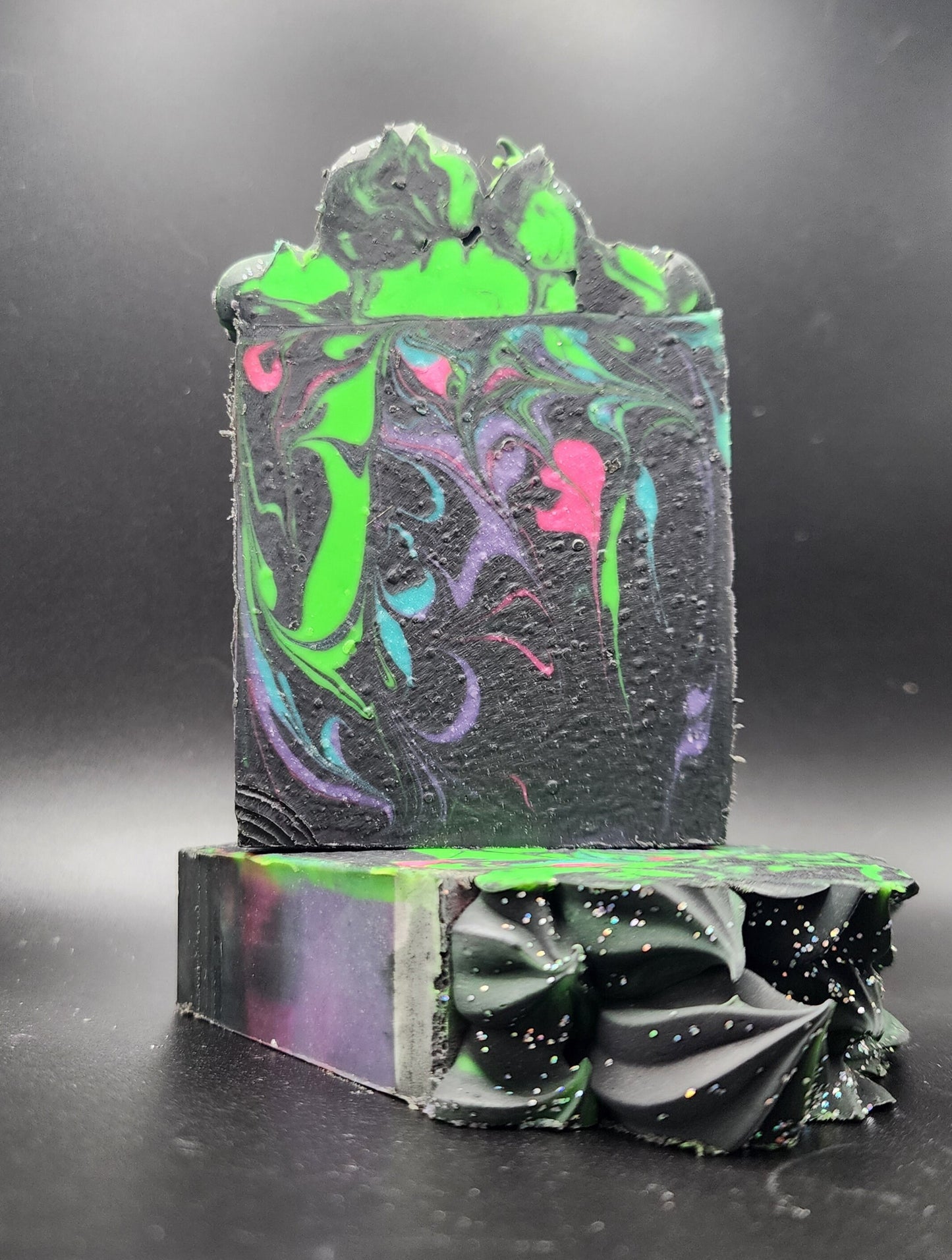 Valentine's Day Spa Gift Box | Aurora Gorealis Sea Lily and Lime | 2 Bath Bombs, Soap, Sugar Scrub, Body Butter | Gift Set for Women
