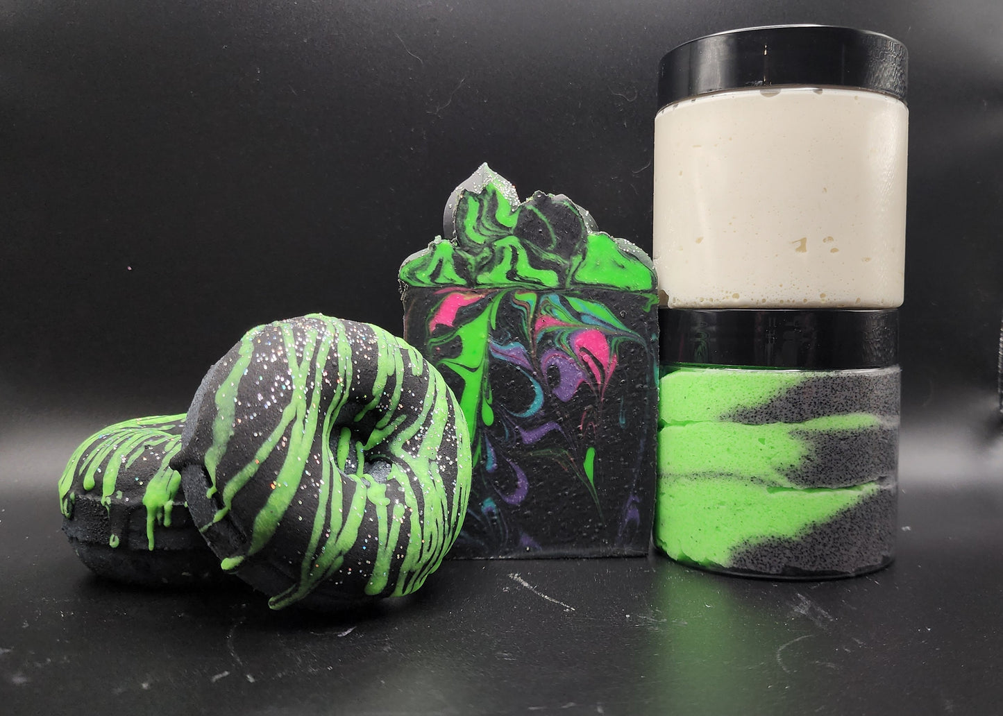 Valentine's Day Spa Gift Box | Aurora Gorealis Sea Lily and Lime | 2 Bath Bombs, Soap, Sugar Scrub, Body Butter | Gift Set for Women