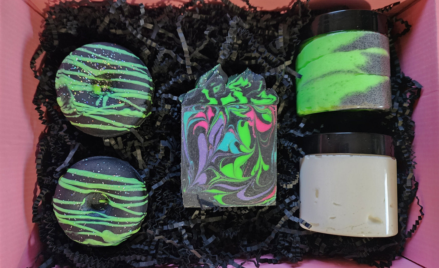 Valentine's Day Spa Gift Box | Aurora Gorealis Sea Lily and Lime | 2 Bath Bombs, Soap, Sugar Scrub, Body Butter | Gift Set for Women